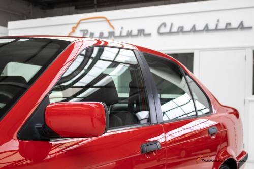 BMW 320iA E36 Sedan | 55.000KM | Stoelverwarming | Airconditioning | Elektrische stoelen