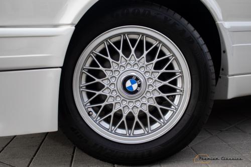 BMW 325i E30 Sedan | 1 Owner | 80.000KM | ///M Pack