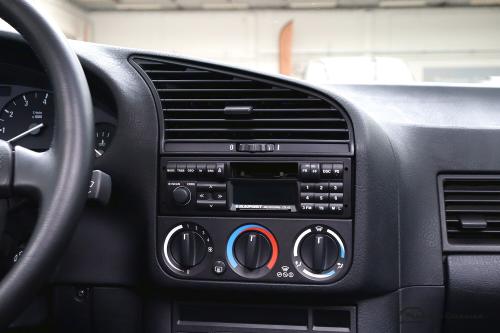 BMW 325i E36 | 101.000km | Calypsorood | Leer | Alarm | Airco | Cruise Control