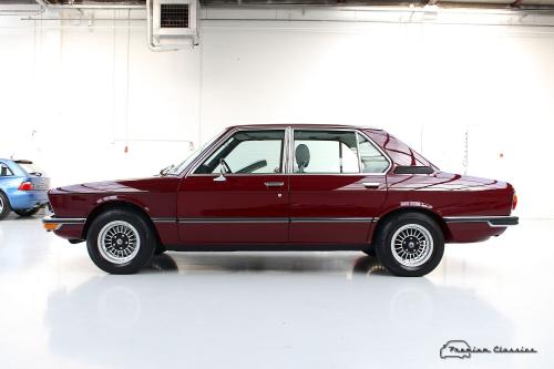 BMW 520/4 E12 | 45.000km | Malaga rood | Collectors item