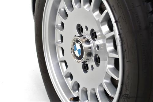 BMW 525i E28 I 11.000 KM!! | Fabrieksnieuw | Dolfijngrijs