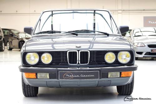 BMW 525i E28 I 11.000 KM!! | Fabrieksnieuw | Dolfijngrijs
