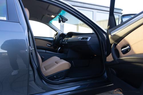 BMW 530xi Touring E61 | 74.000KM | Adaptive Xenon | Navi Pro | Sport Seats