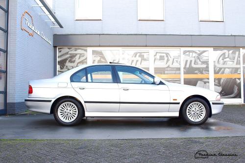 BMW 540iA E39 Sedan I 95.000 KM I Leder I Schuifdak I Navi I HiFi I Xenon