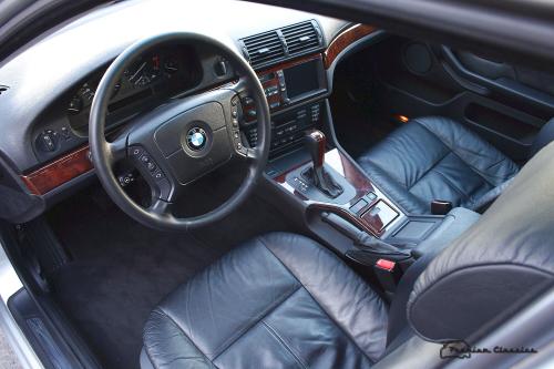 BMW 540iA E39 Sedan I 95.000 KM I Leder I Schuifdak I Navi I HiFi I Xenon