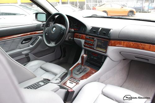 BMW 540iA E39 Touring I 77.000 KM I Leder I Navi I Schuifdak I Xenon I Integrated Childseats I HiFi I PDC