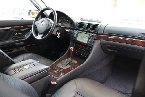 BMW 750i E38 | Buffel volleder | Stoelmassage | Schuifdak | Dynamic Damper Control