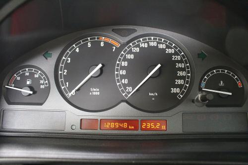 BMW 850Ci E31 Coupé | 128.000KM | Calypsorot | M-Sport onderstel | HiFI | Memory seats