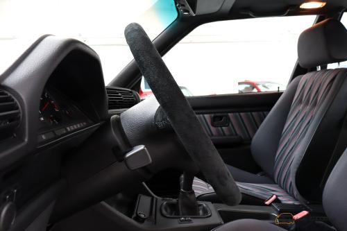 BMW M3 E30 Coupé | ''Individual | 70.000KM | 215 PK | BMW Soundsystem | Schuif/kantel dak