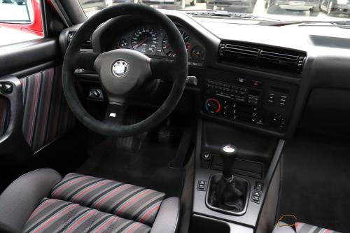 BMW M3 E30 Coupé | ''Individual | 70.000KM | 215 PK | BMW Soundsystem | Schuif/kantel dak