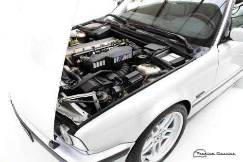 BMW M5 3.8 E34 Touring I Elekta 17/20!! | 174.000 KM I Volleder I Schuifdak I HiFi