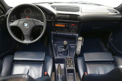 BMW M5 3.8 E34 Touring I Elekta 17/20!! | 174.000 KM I Volleder I Schuifdak I HiFi