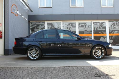 BMW M5 E39 | 56.000km | 1 eig. | Youngtimer | Schuifdak | Xenon | Leder bicolor