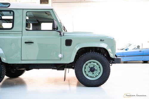 Land Rover Defender | Heritage | 2016 | Mint Green | 33.500 KM
