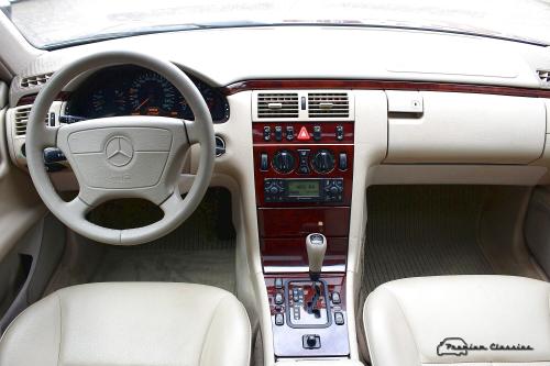 Mercedes-Benz E320 Combi T210 | 77.000 KM | Leder | Automaat I Navi I Schuifdak I Xenon