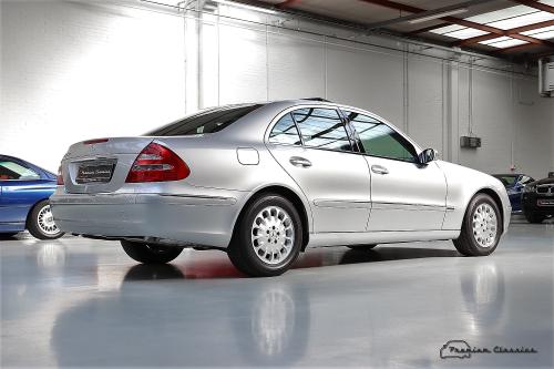 Mercedes-Benz E350 Elegance W211 | 23.000KM!!! | Fabrieksnieuw | Nieuwe Navigatie | Complete documentatie