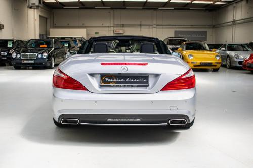 Mercedes-Benz SL350 Roadster | 15.000KM | Full Option | Perfect Condition
