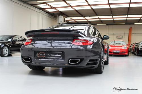 Porsche 911 997 Turbo Coupé | 30.000KM!! | Volledig S uitgevoerd! | Orig. NL | GT3 grijs | Sport Chrono | Keramische remmen | Schuifdak